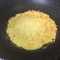 快手早餐：西葫芦丝鸡蛋饼的做法图解8