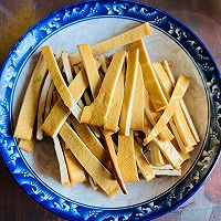 #中秋香聚 美味更圆满#香干炒芹菜的做法图解2