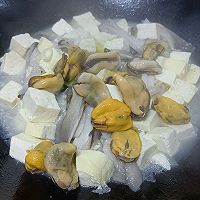 #智利贻贝中式烹法大赏#鲜掉眉毛～贻贝菌菇炖豆腐的做法图解6