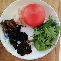 鲜虾香菇木耳猪肝面的做法图解1