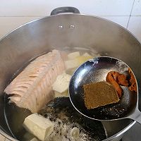 #冬季滋补花样吃法#咖喱鱼头豆腐煲的做法图解6