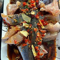 清蒸鲈鱼的做法图解1