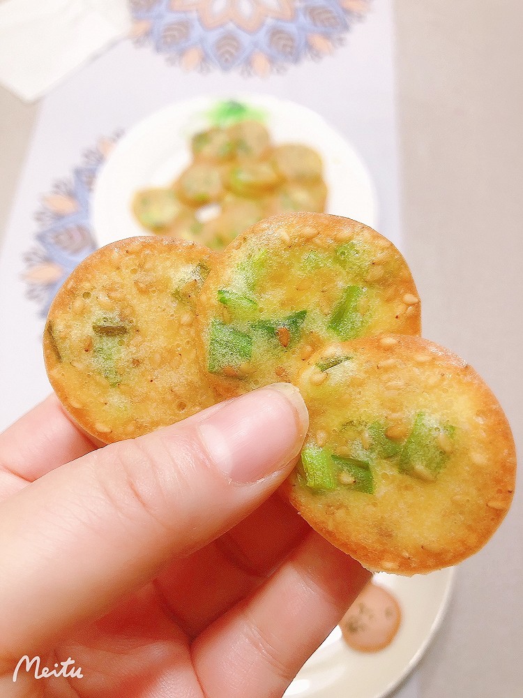 家常食材～葱香饼干的做法