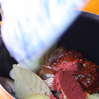 砂锅酸菜红烧肉的做法图解15
