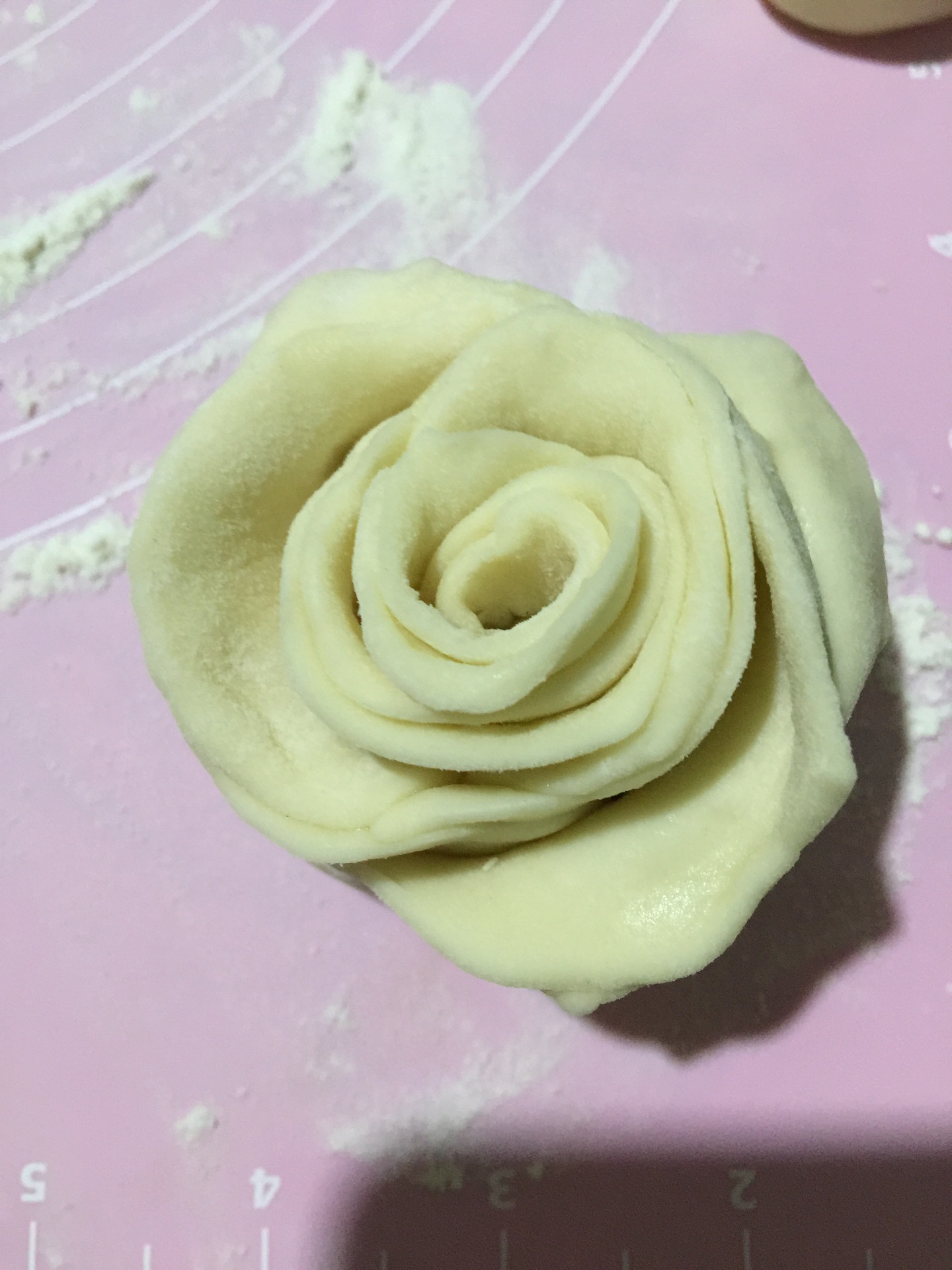 玫瑰花卷的做法_【图解】玫瑰花卷怎么做如何做好吃_玫瑰花卷家常做法大全_珊465_豆果美食