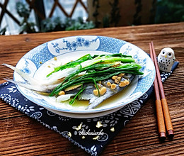 #童年不同样，美食有花样#快手黄豆酱蒸白枪鱼的做法