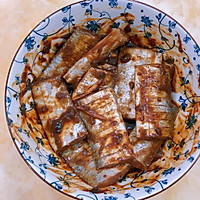 微波豆瓣酱焗带鱼的做法图解2