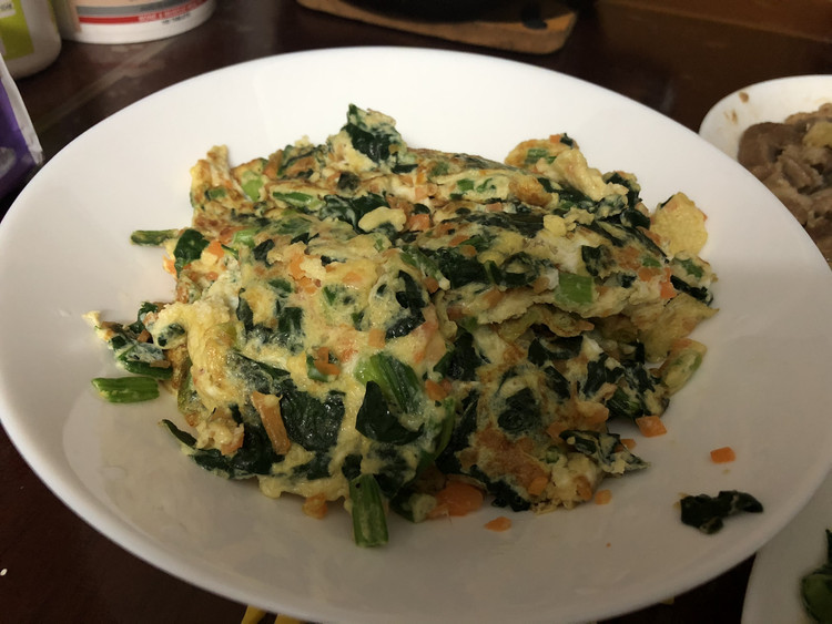 菠菜胡萝卜煎鸡蛋的做法