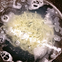#夏日鲜味轻享健康#鸡蛋牛肉面的做法图解5