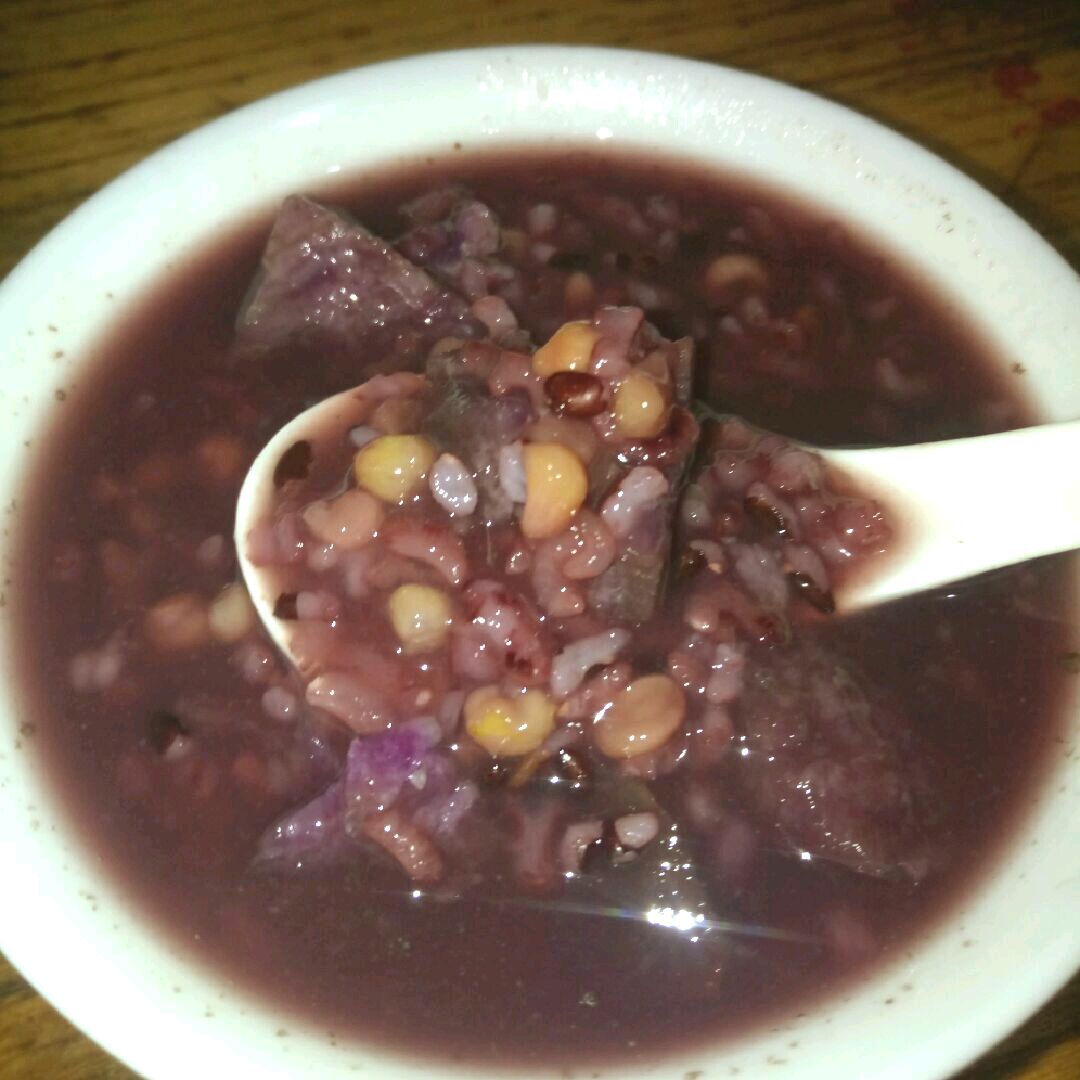 Purple sweet potato and black rice congee