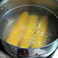 超简单系列之煮玉米的做法图解2