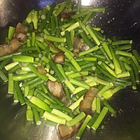 蒜苔炒腊肉的做法图解5