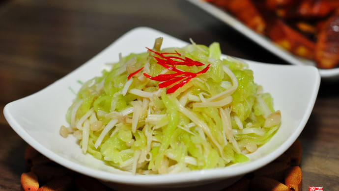 凉拌莴笋金针菇