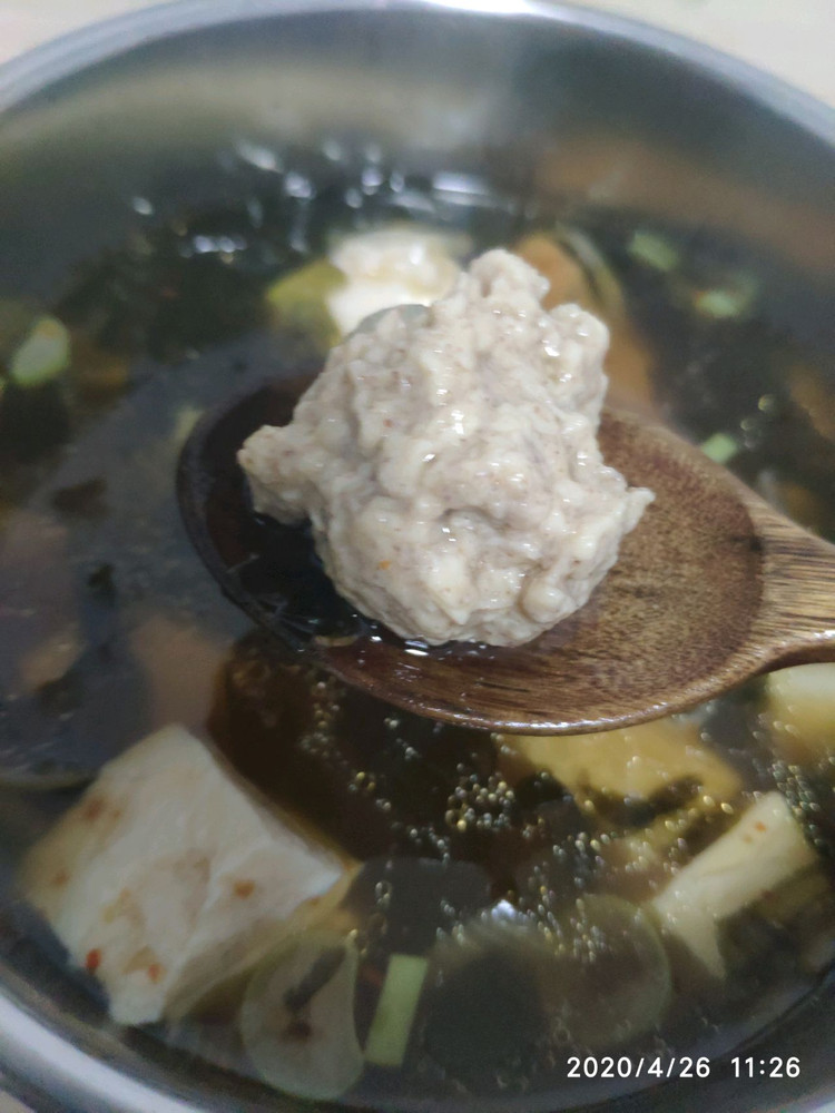 简易鸡胸肉丸（全麦面粉）的做法