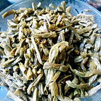 酸豆角腊鸭的做法图解2