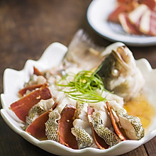 火腿蒸鲈鱼