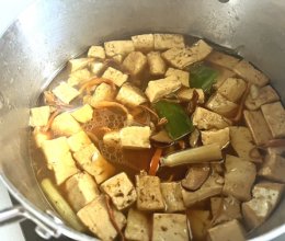 不需要炸锅的菌菇炖豆腐的做法