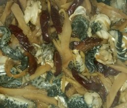 榨菜红枣蒸田鸡的做法