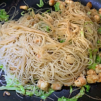蛤蜊虾仁炒粉干的做法图解5