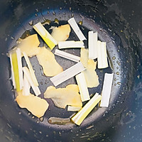 广式盐焗手撕鸡——这样做肉质更鲜嫩的做法图解3