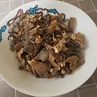 白参菌蒸蛋的做法图解3