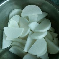 发肉萝卜汤的做法图解3