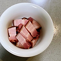 【孕妇食谱】腐竹木耳炒腊肉，清爽可口，营养丰富～的做法图解2