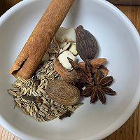 蒜头口蘑牛肉小面 金龙鱼活性发酵空心面的做法图解4