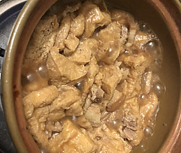 五花肉焖油豆腐的做法