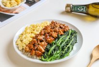 三色鸡肉盖饭的做法