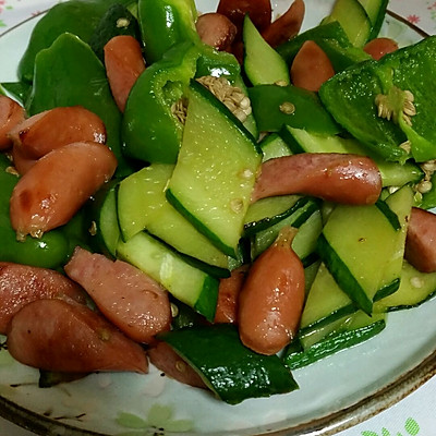 小香肠炒黄瓜青椒