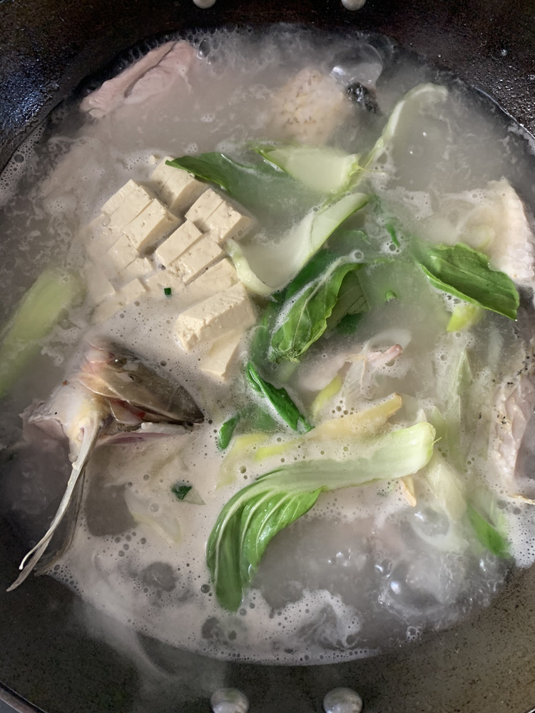 清炖鱼汤的做法