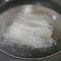 好吃爽口的菠菜拌粉丝的做法图解3