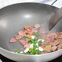 #在家做出五星级牛排#牛肉香菇小油菜的做法图解2