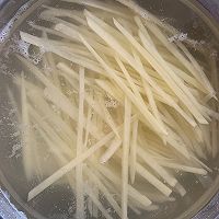 虾仁土豆丝洋葱炒蛋的做法图解2