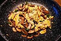#一学就会快手菜#星级酒店的松软早餐蘑菇炒蛋呢？快看进来吧！的做法
