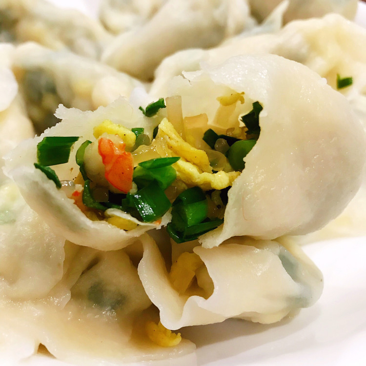韭菜鸡蛋虾仁饺的做法