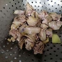海鲜菇焖鸡肉的做法图解4