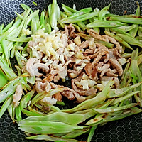 蒜香芸豆酱油肉的做法图解3