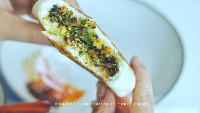 茴香鸡蛋素馅儿烙饼。（发面饼皮）早餐搭配新宠