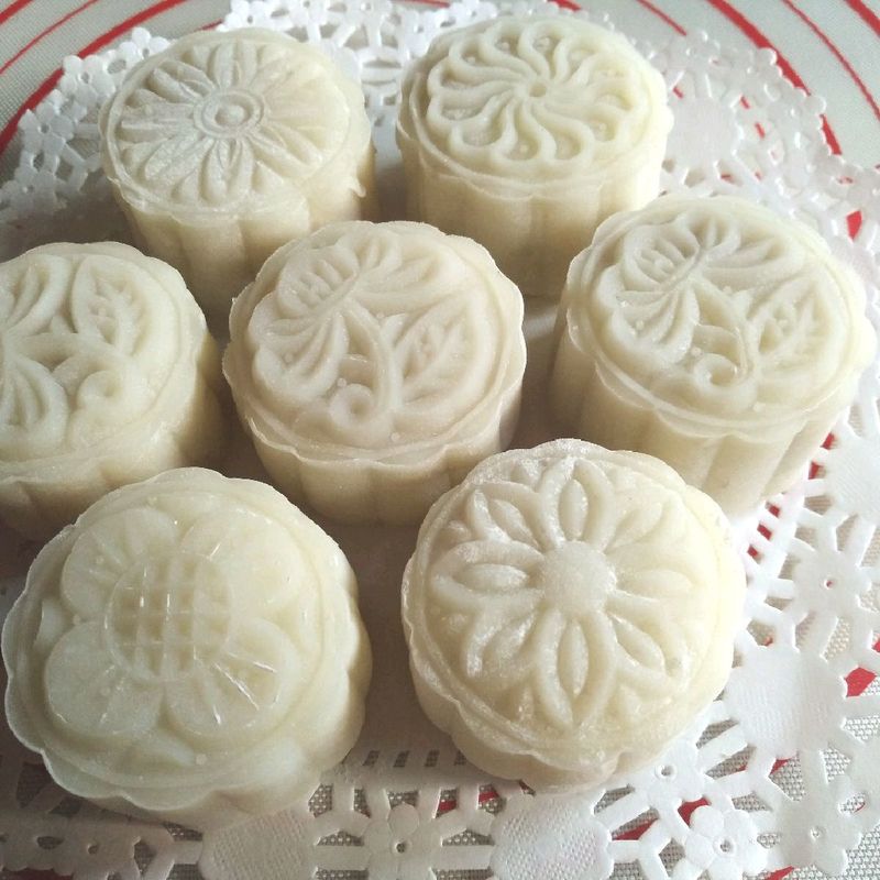 Mungbean ice skin moon cake