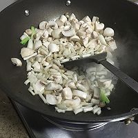 炒菌菇的做法图解2