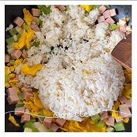 时蔬午餐肉蛋炒饭的做法图解5