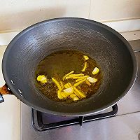简单易做的鸡蛋白菜烧油渣的做法图解9