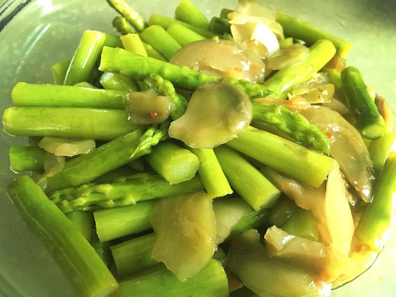 Stewed asparagus and mustard with sweet and sour hot sauce