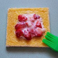 #初春润燥正当时#草莓酸奶三明治的做法图解7