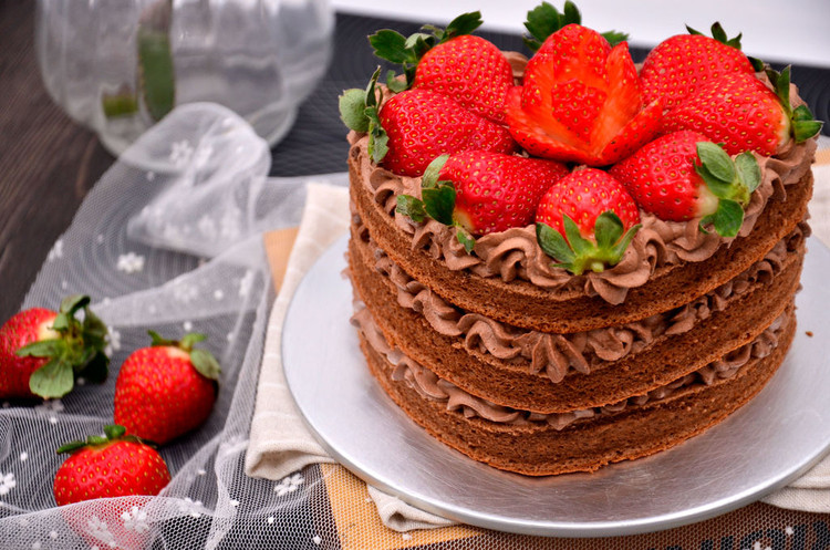 【香浓巧克力草莓蛋糕】——草莓季系列美食的做法
