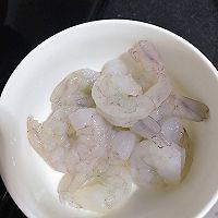 #给年味整点鲜的#虾仁蒸蛋的做法图解1