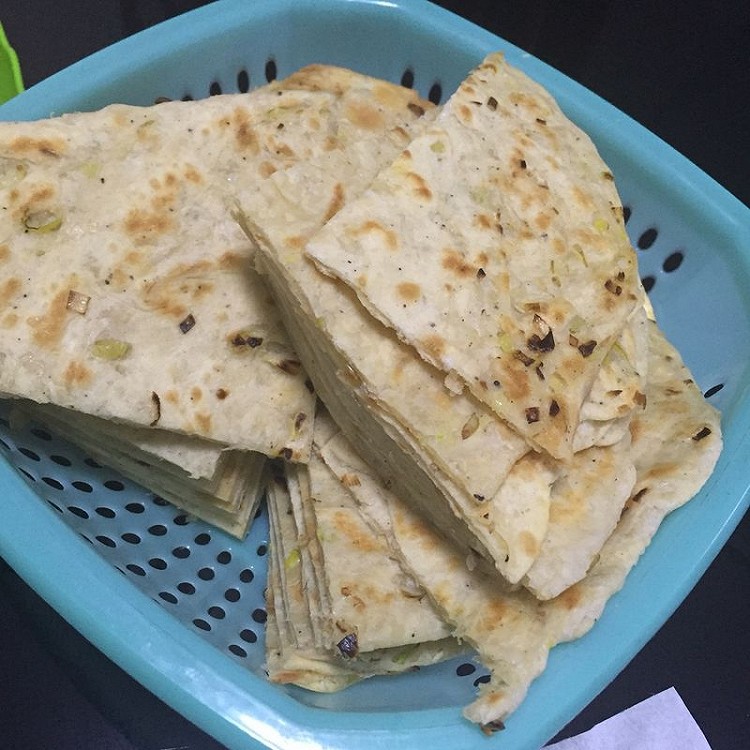烫面葱油饼的做法