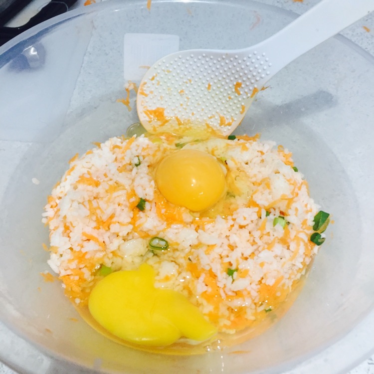 黄金米饼-剩米饭的利用-早餐的做法图解4